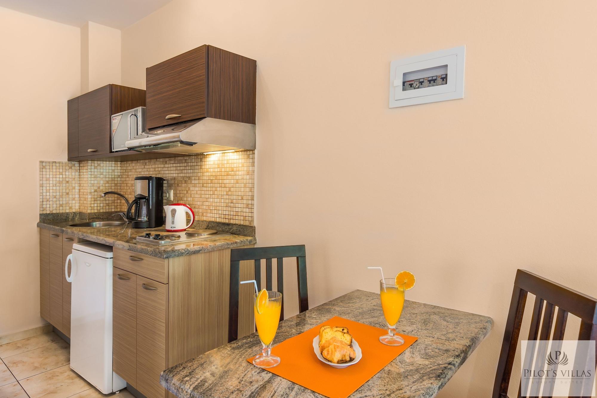 Pilot's Villas Luxury Suites Hersónissos Extérieur photo